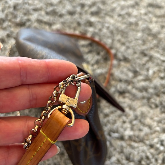 Gorgeous used crossbody. NOT AUTHENTIC!! - Picture 8 of 9